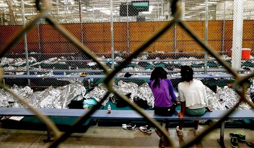 bad conditions inside a cramped US illegal immigrant detentioncenter